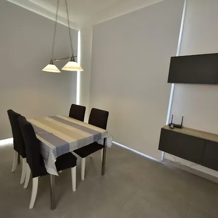 Appena Ristrutturato Apartment